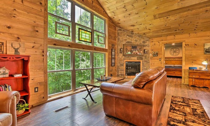 Butler Haus | Butler Cabin on 19 Acres with Hot Tub and Fire Pit!