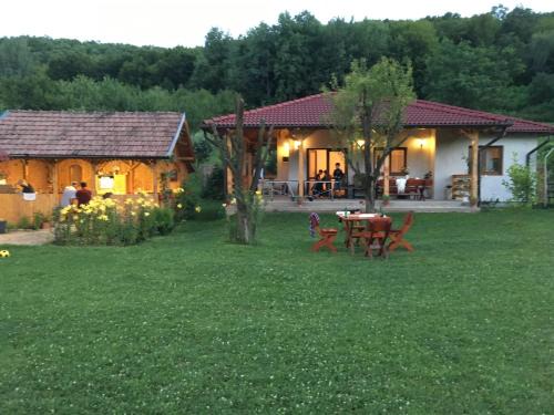 Metes Haus | Căsuța de sub pădure