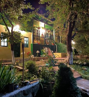 Naeni Haus | Căsuța fă rai din ce ai