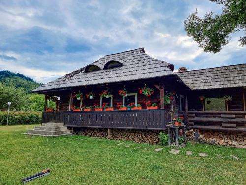 Campulung Moldovenesc Haus | Căsuța “La Bubuțu”