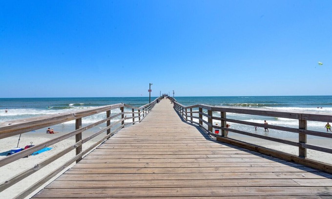 Myrtle Beach Wohnung | C · Modern 4BR Ground Level King Beds Steps 2 Beach #C