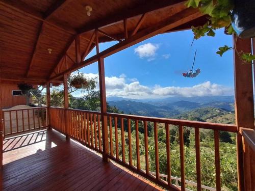 Canton Dota Skihütte | Cabaña Gitana - Magical and WINDY nature getaway!