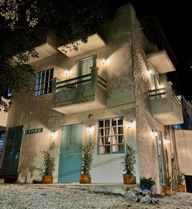 Puerto Triunfo Haus | Cabaña Villa Jardín - Aldea Doradal - Santorini Colombiano