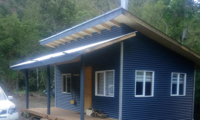 Los Ladrillos Haus | Cabañita Sustentable El Este Cochamó