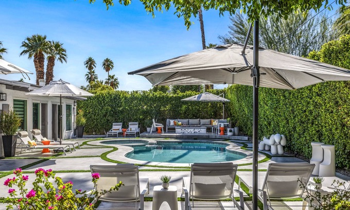 El Mirador Haus | Caballeros Palms - Fantastic Indoor/Outdoor style!