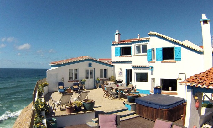 Azenhas do Mar Haus | Cabana do Mar- Unique villa over the ocean- NEW