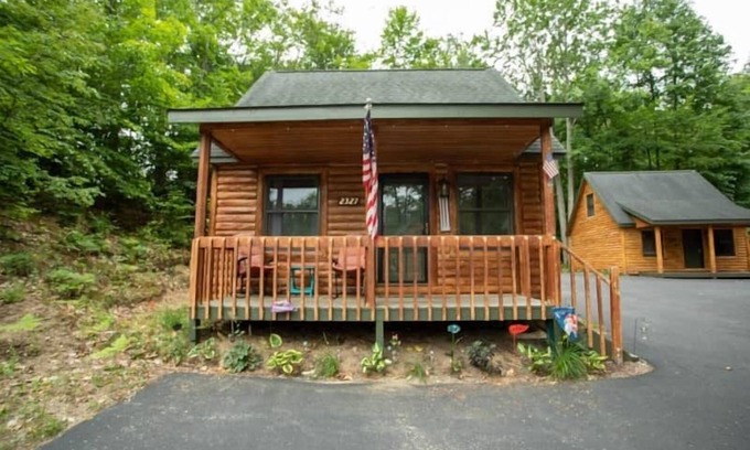 Gaylord Haus | Cabin 2327 - Quiet Log Cabin within Private Resort