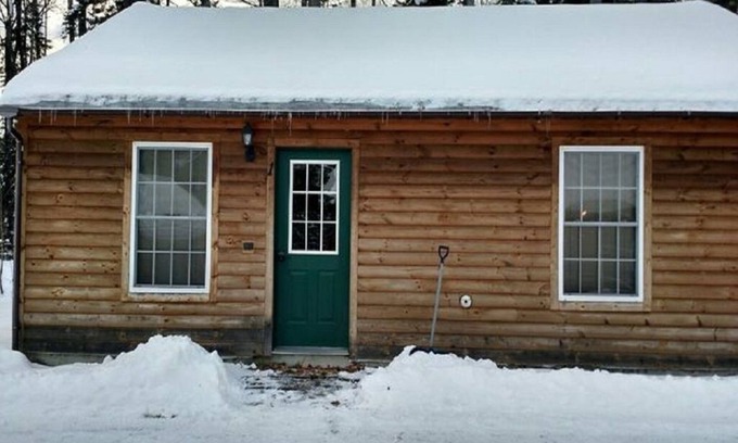 Northeast Somerset Kabine | Cabin 3 Roody's Black Bear Cabins- Trail access from camp