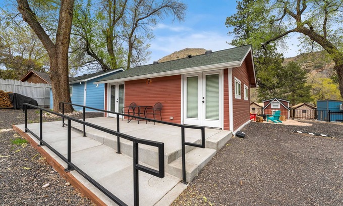 Poudre Park Kabine | Cabin 4- The Lady Moon