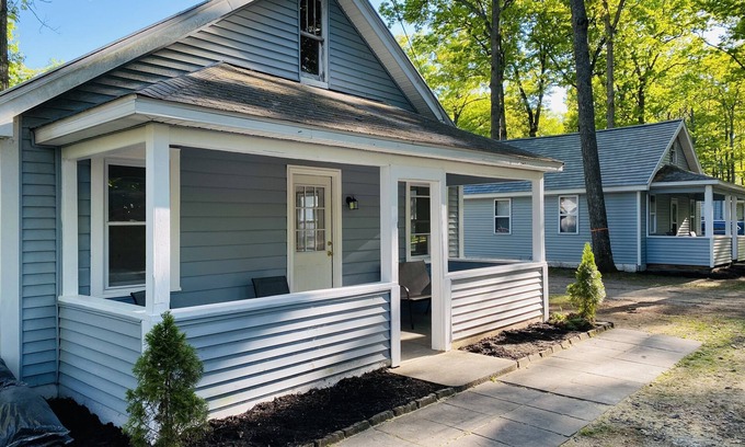 Higgins Lake Haus | CABIN #4 WITH LAKE VIEW AT HIGGINS LAKE - TRUE NORTH CABIN RENTALS