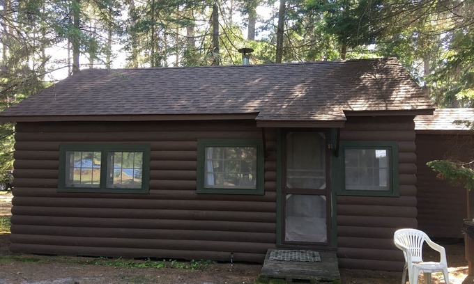 Deer River Kabine | CABIN # 5 (Loon) Gemütliche und komfortable 1-Zimmer-Kabine mit schöner Aussicht auf den See!