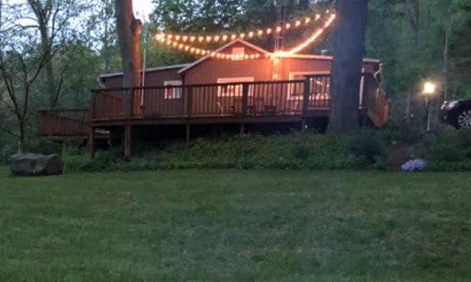 Howard Haus | Hütte am Fluss der kleinen Eulen !! 2-Zimmer-Ferienhaus direkt am Fluss.