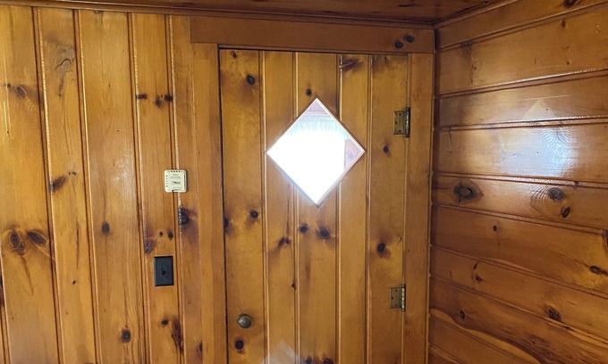 Paris Kabine | Cabin, Chippewa Lake frontage