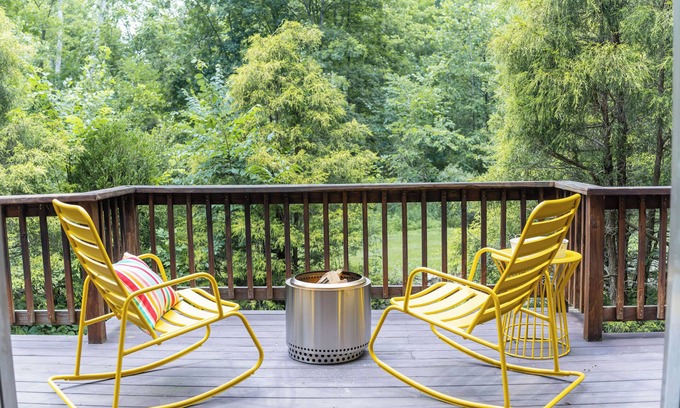 Kerhonkson Kabine | Cabin + creek stream + firepit + fireplace + BBQ