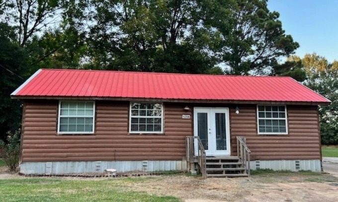Ashdown Kabine | Cabin in the middle of town, near the amenities,but hidden on a dead end street.