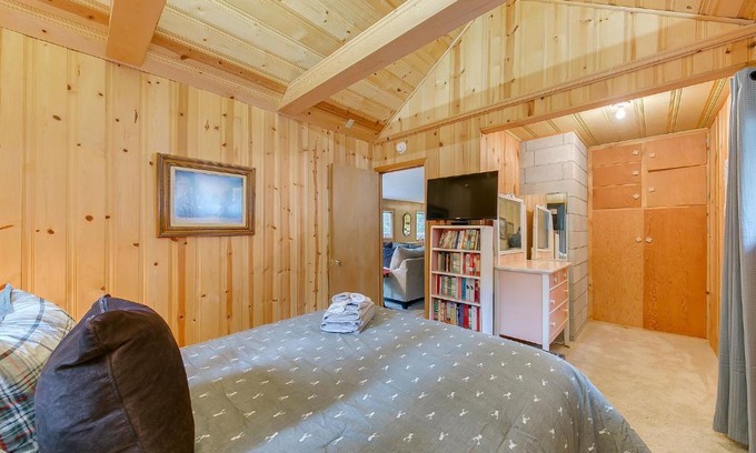 Joseph Haus | Cabin in the Pines