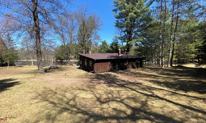 Lake Tomahawk Hütte | Cabin on the WI River. Enjoy the nature and beauty of the North Woods.