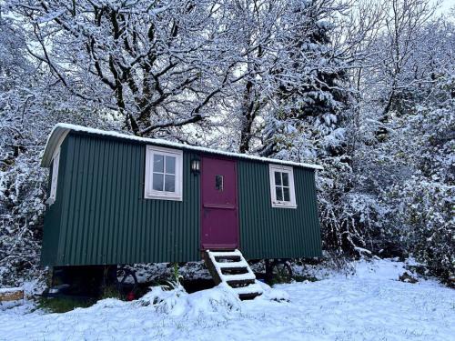 Chepstow Haus | Cabin Retreat near Chepstow Sleeps 2 with Hot Tub
