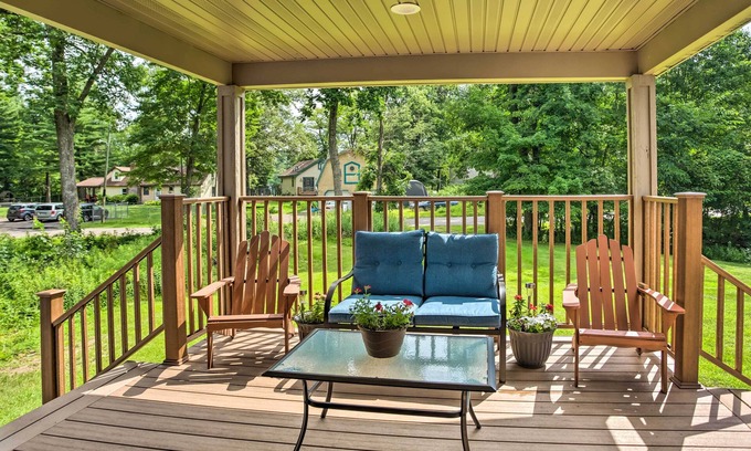 Balsam Lake Hütte | Cabin w/ Dock & Porch Across From Balsam Lake