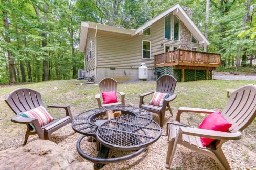 New Market Haus | Cabin with Deck and Screened-In Porch in New Market!