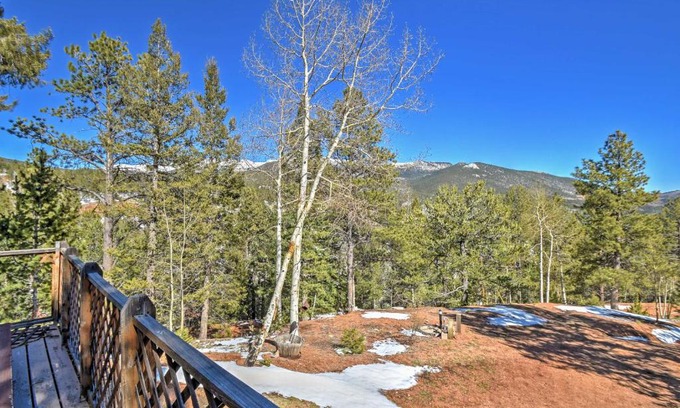 Rainbow Valley Haus | Cabin with Mtn Views - 5 Mi to Mueller State Park!