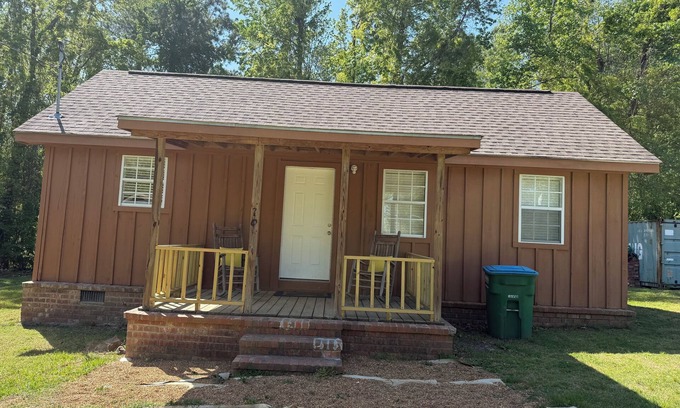 Elliott Kabine | cabin with WiFi and AC in Gore Springs for hunters/lodging/fishermen