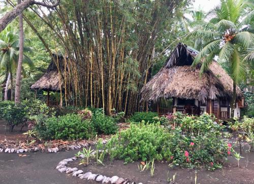 Playa Zancudo Haus | Cabinas Los Cocos