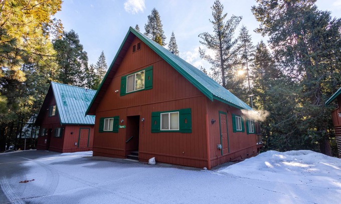 Strawberry Haus | Cabins at Strawberry - Dogwood