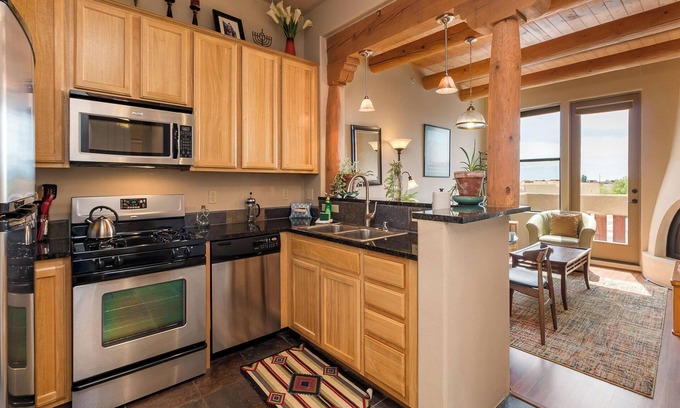 Southside Eigentumswohnung | Cactus Flower, 1 BR, Heated Pool, Hot Tub, Sleeps 4