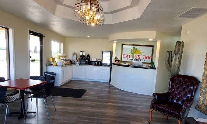 Mountain Grove Hotel | Cactus Inn & Suites