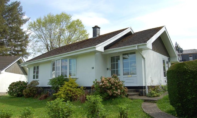 Cwrt Haus | Cae Talgarth Bungalow at Plas Talgarth Resort
