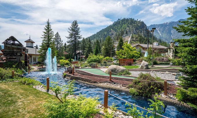 Downtown Leavenworth Eigentumswohnung | Café Condo Mountain Escape - Heated Pool/HotTub Open for Winter