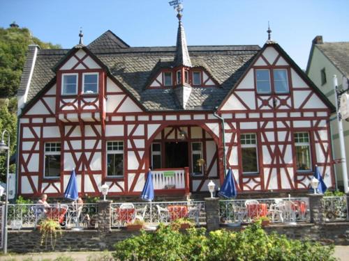 Niederfell Haus | Cafe-Konditorei-Pension Sander
