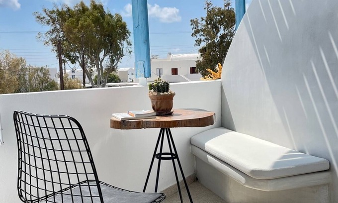 Perissa Haus | CAL DAY ROOMS SANTORINI