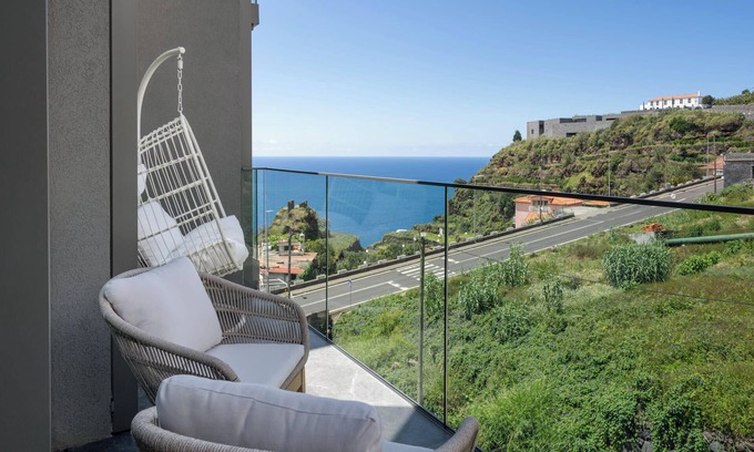Calheta Wohnung | Calheta Hills I – With pool and sea view