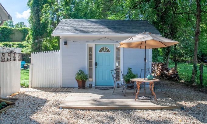 Wardour Haus | Calico Cottage Guest House