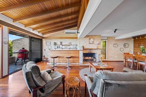 Shelly Beach Haus | Caloundra Retro Beach House in Front of Ocean