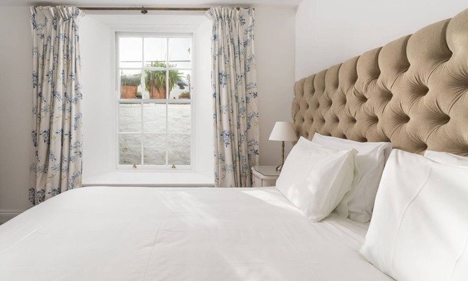 Chysauster Wohnung | Apartment-Luxus-Eigenes Badezimmer-Veranda- Weekly Let