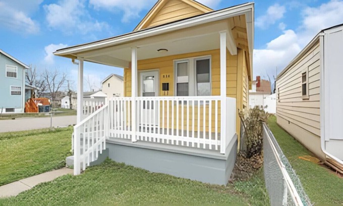 West Columbus Haus | Campbell’s Buttercup Hideaway