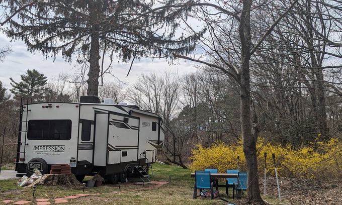 Pelham Haus | Upscale Camper w King BR near Amherst