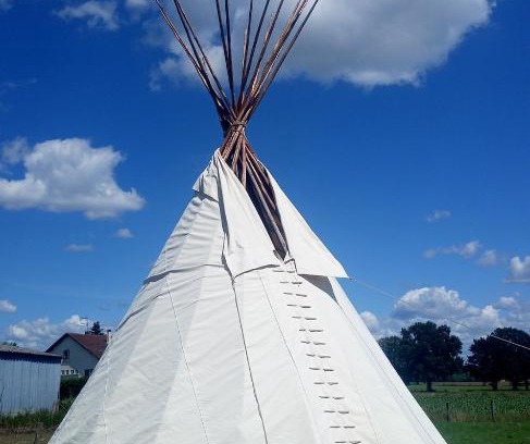 Oussieres Sonstige | Camping sauvage à la ferme dans un tipi de 8 à 15 personnes