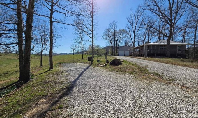 Mount Judea Wohnmobilvermietung | Camping spaces at The Blue Recluse.