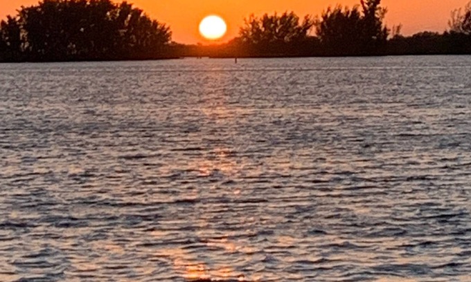 Hudson Beach Estates Haus | Canal front home minutes to Gulf of Mexico with back yard oasis.