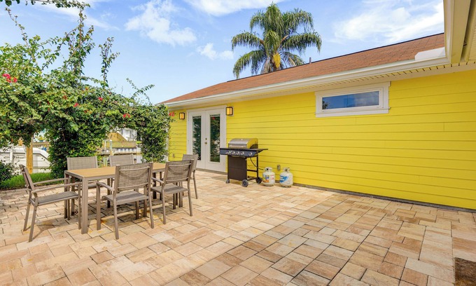 Isle of Palms Haus | Canal-Front Retreat 4 Mi to Jacksonville Beach!