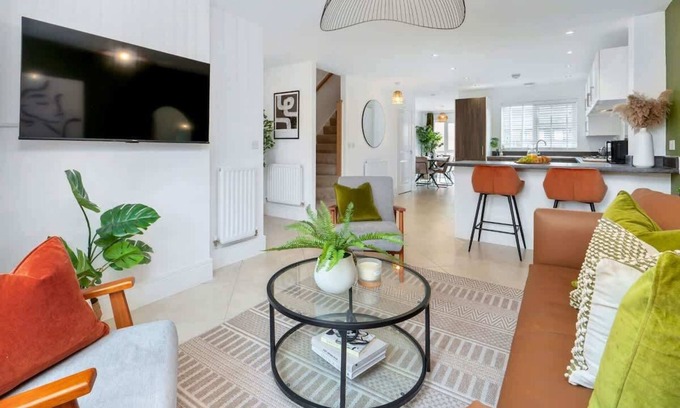 Hanley Haus | Canalside House Summa