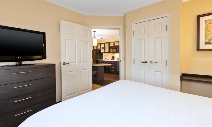 Polaris Hotel | Candlewood Suites Polaris by IHG