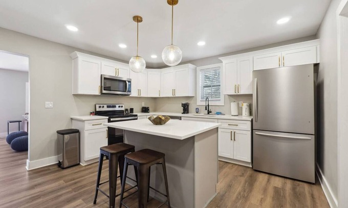 Canton Haus | Canton Comfort - Stylish 3/2 Home w/ Firepit