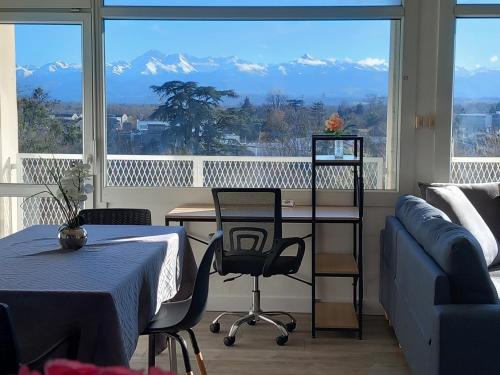 Tarbes Wohnung | Cap Sud - 53m2- VUE PYRENEES- HYPERCENTRE-WIFI FIBRE -Nouvelle literie