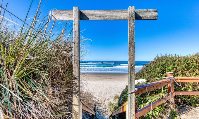 Waldport Hütte | Cape Cod Cottages #7 - Oceanfront with Fireplace!