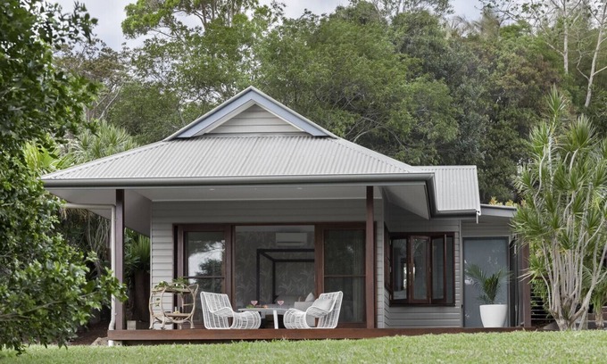 Ewingsdale Villa | A Private Studio Retreat with Hinterland Views